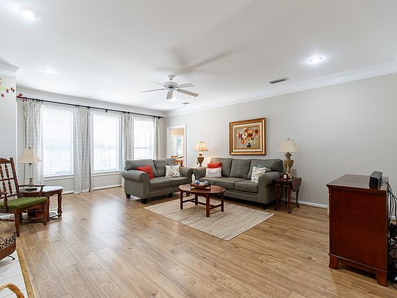 2nd image of 3104 Wild Oaks Cir
