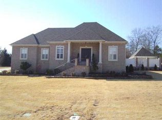 104 Lakeway Dr, Searcy, AR 72143