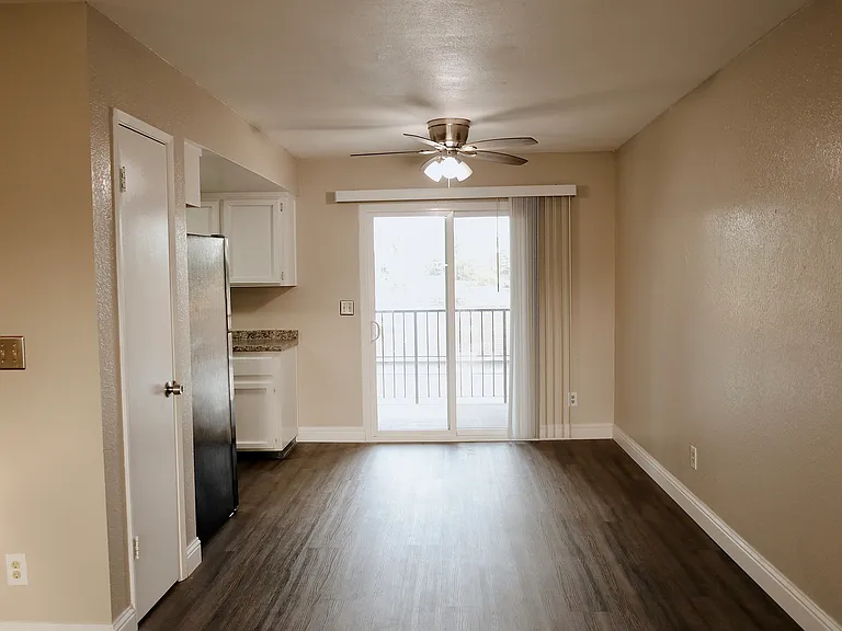 Heather Court Apartments — Photo 6