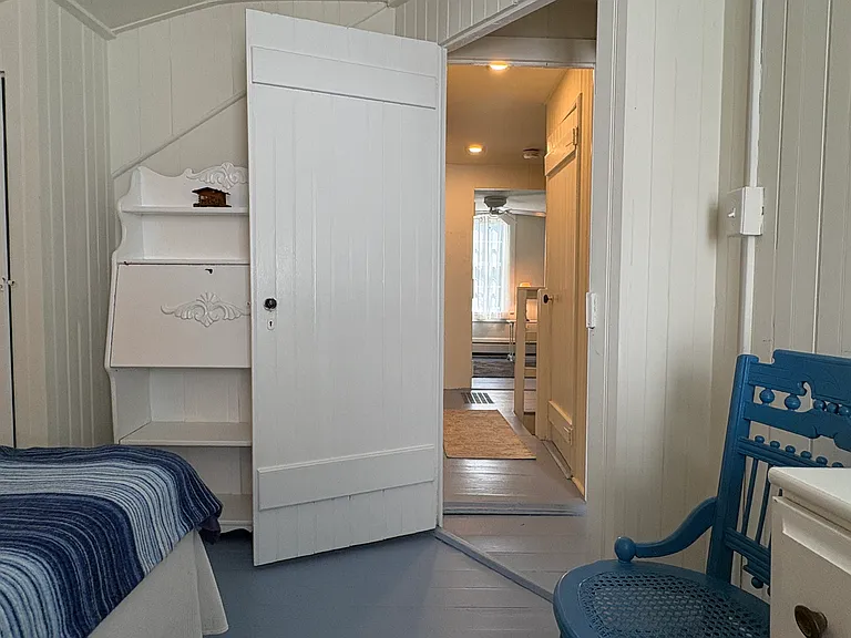 528 Third Beach Rd — Photo 13