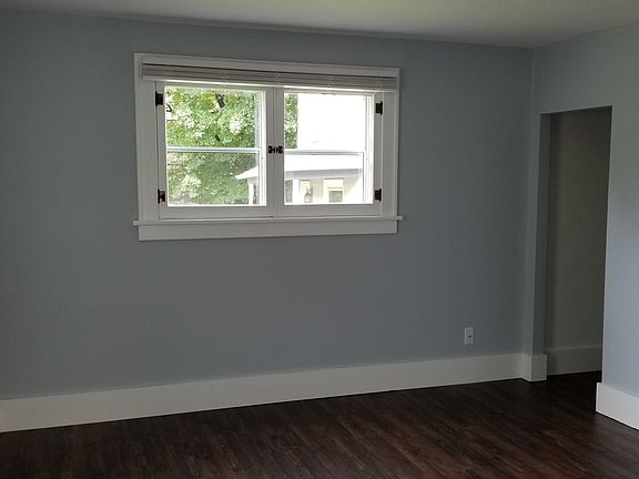 5th image of 302 4th Ave S