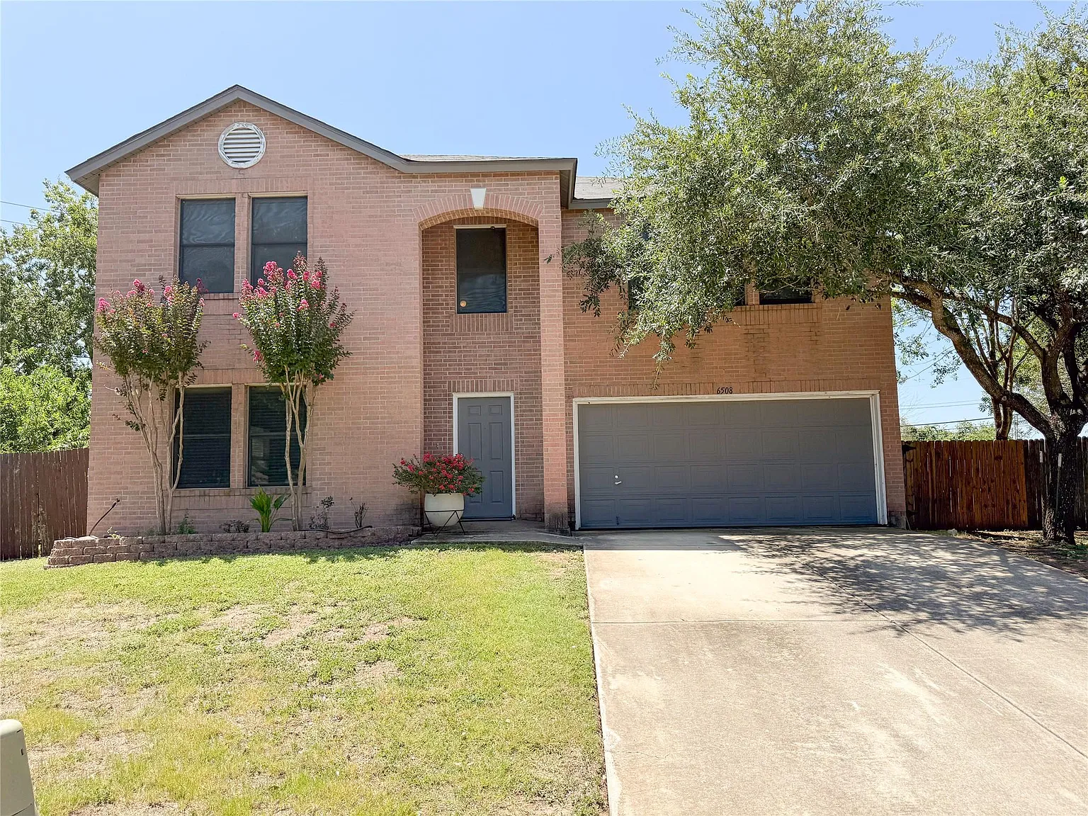 4 bed, 2.5 bath, 2711 sqft, $2,680 — Photo 2