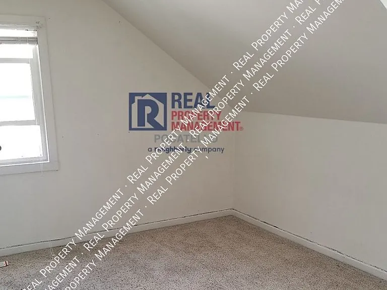 517 E Cedar St — Photo 10