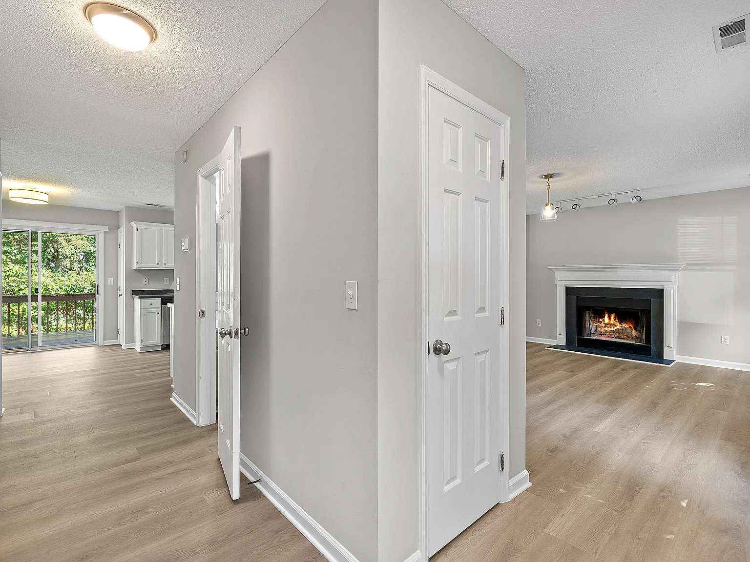 4 bed, 1890 sqft, $2,295 — Photo 4