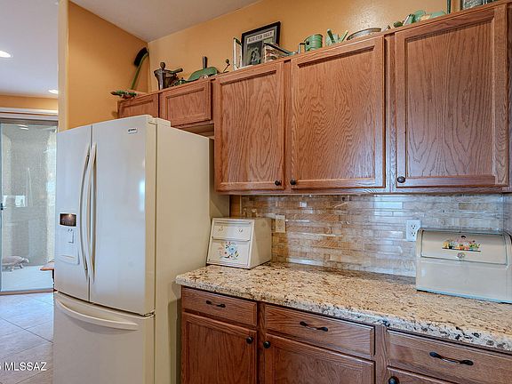 5th image of 491 W Moorwood St