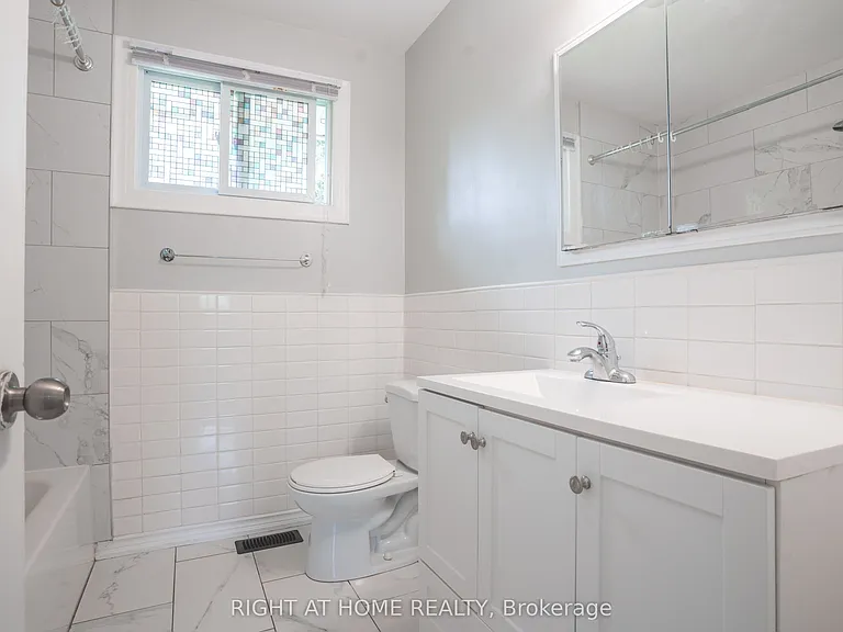 695 Glen Forrest Blvd #UPPER — Photo 3