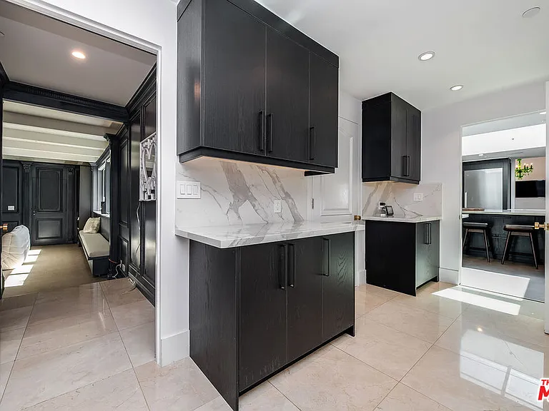 580 Chalette Dr — Photo 24