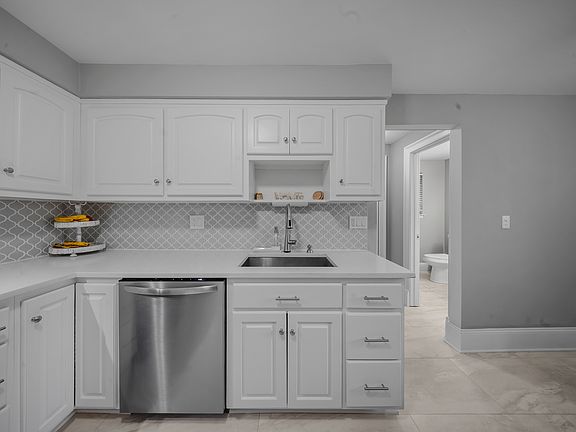 4th image of 76 River Bend Road #C