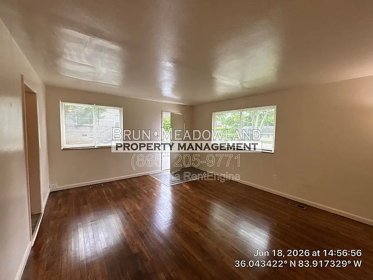 3813 Woodlake Dr NE — Photo 13