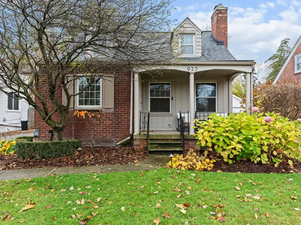 923 Fisher Rd, Grosse Pointe, MI 48230
