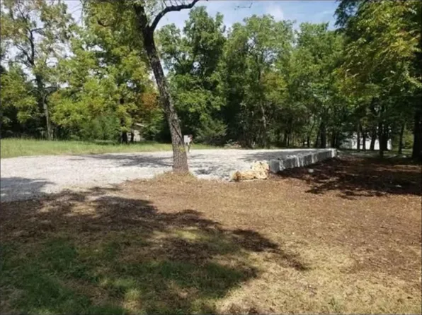 6 Bobcat Ter, Mound City, KS 66056