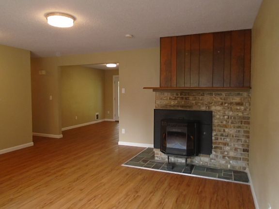 4th image of 14422 50th Ave E
