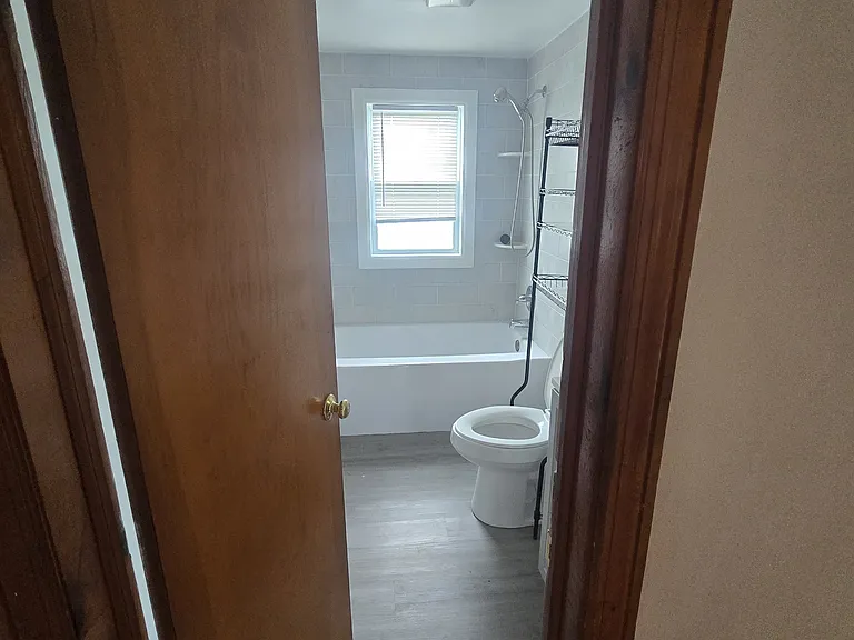 52 2nd Ave — Photo 10