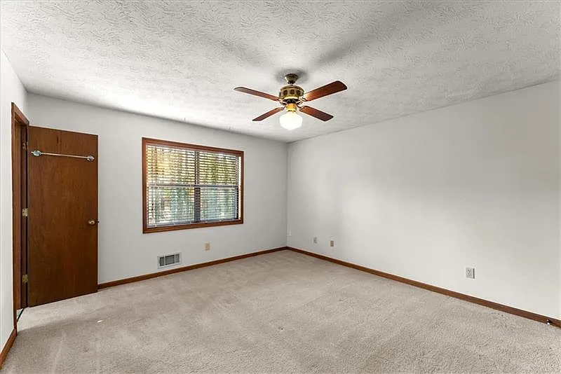 3 bed, 2112 sqft, $2,250 — Photo 3