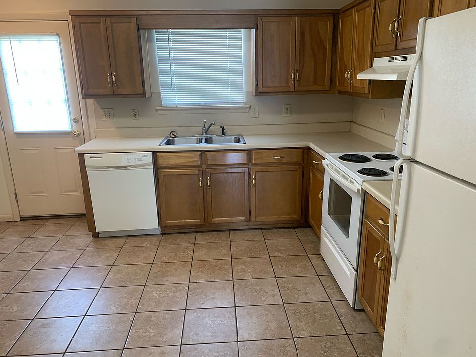 1st image of 31 Carriage Ln APT 6
