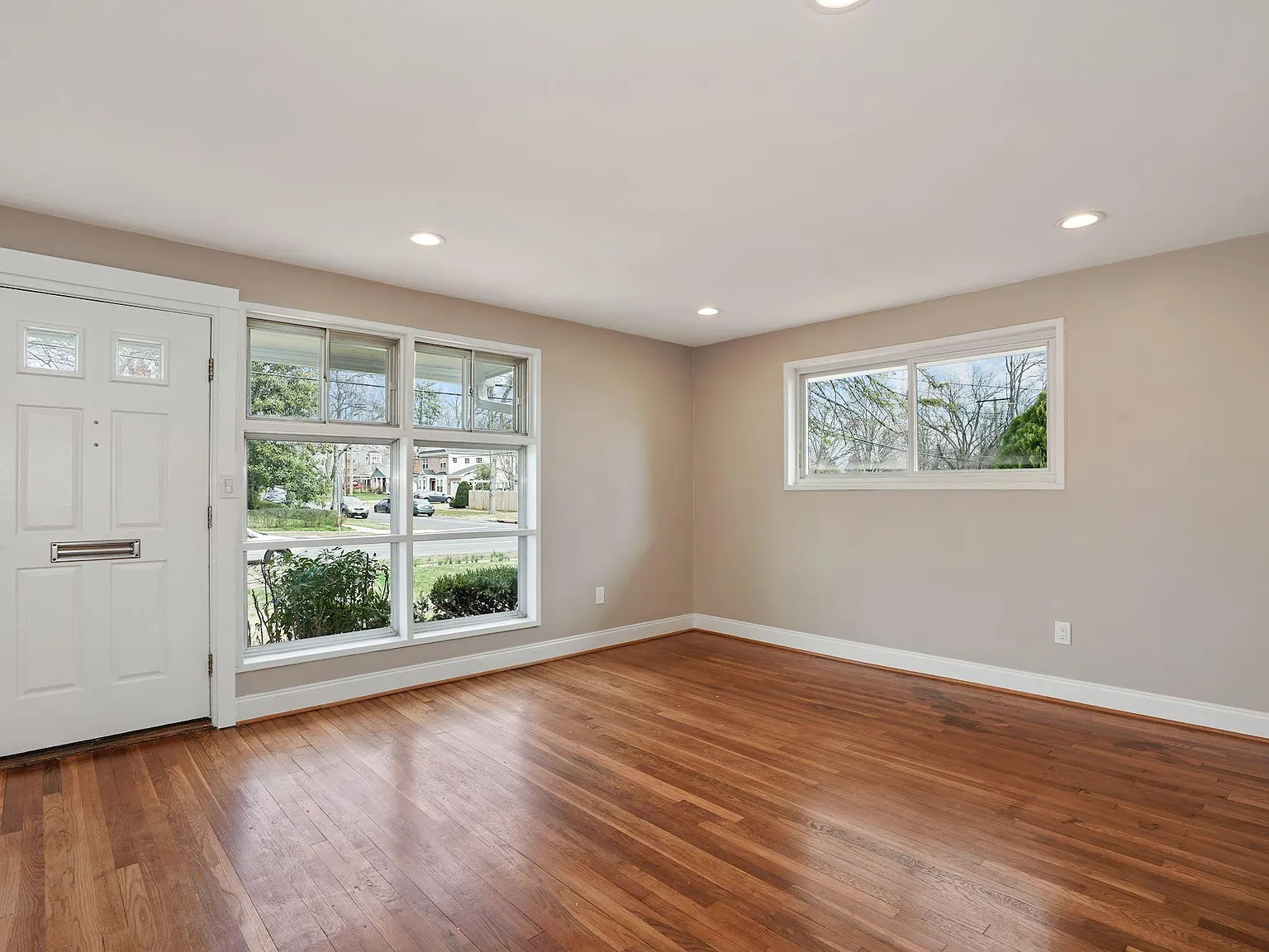 6300 Lone Oak Dr — Photo 4