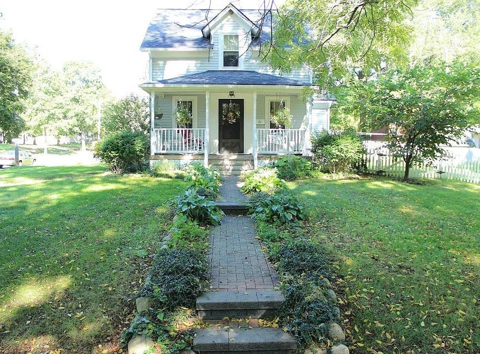 1st image of 102 W Russell St