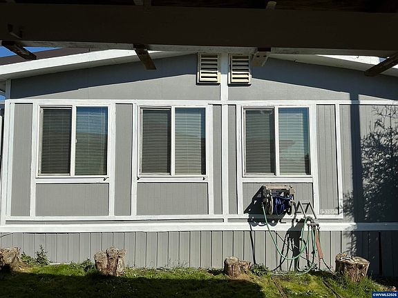 3rd image of 5422 Portland Rd NE Unit 67