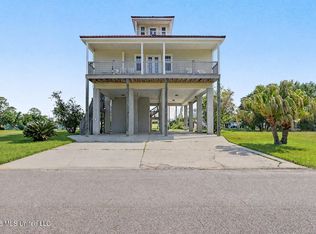 124 Elm Ln, Pass Christian, MS 39571