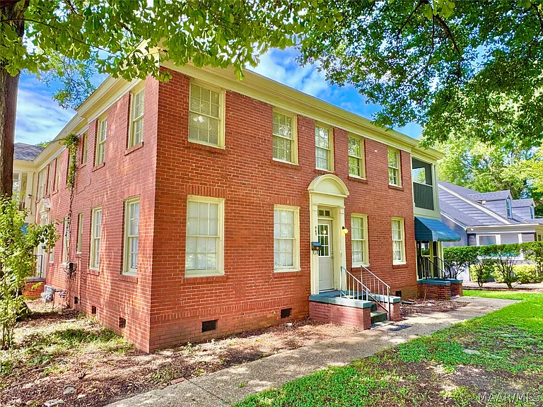 440 E Fairview Ave — Photo 2