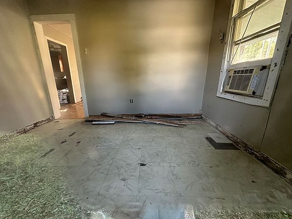 3rd image of 318 Oakland St