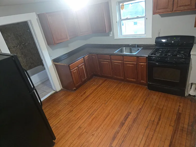 144-146 Mapes Ave #3 — Photo 8