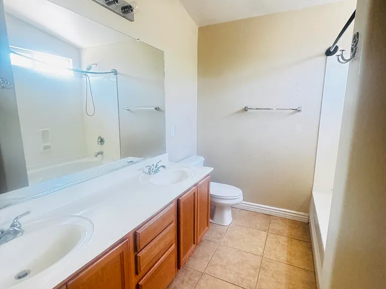 2927 E Mead Dr — Photo 12