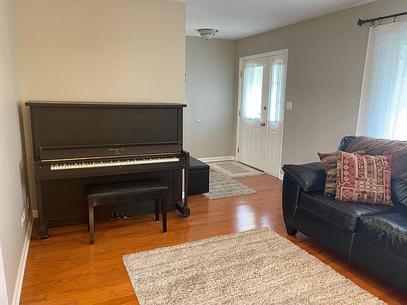 4th image of 28W701 Forestview Dr