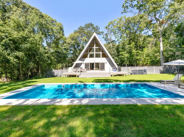 104 Squiretown Rd #C, Hampton Bays, NY 11946