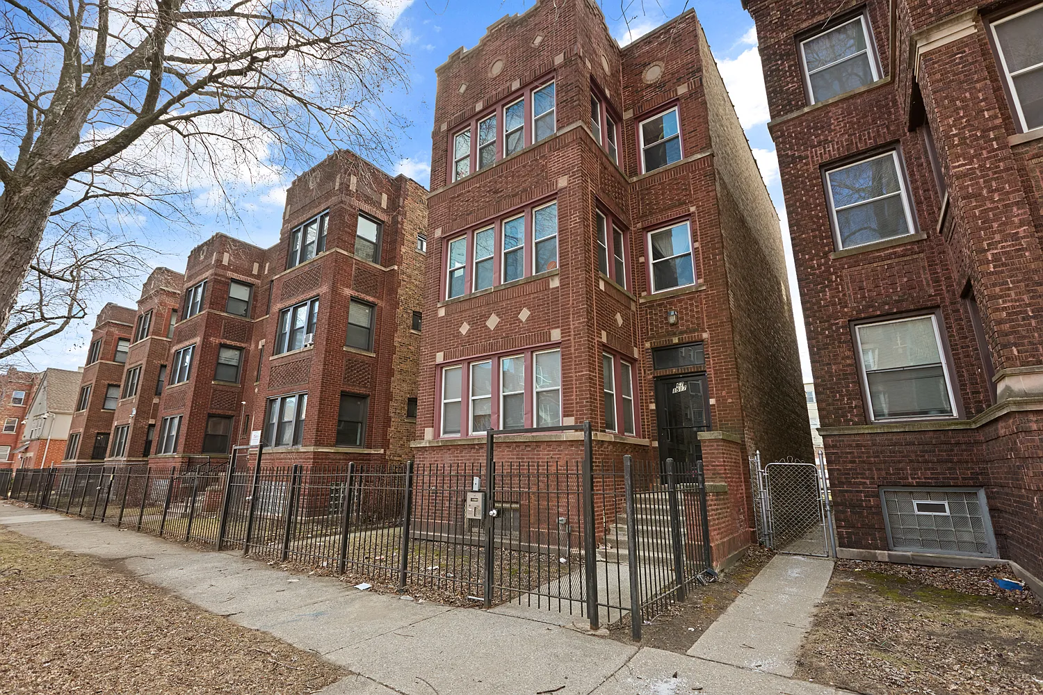 3 bed, $2,150 — Photo 1
