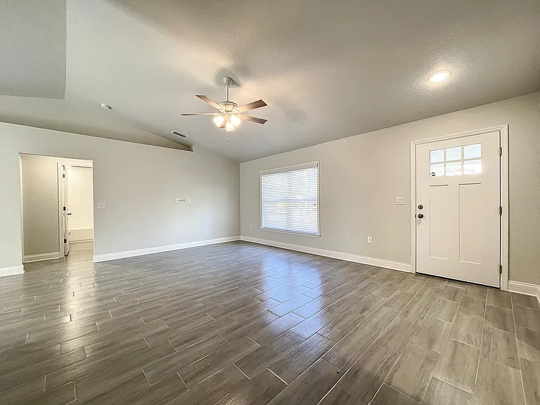 427 Petteway Dr — Photo 4