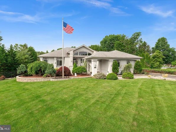 40 Bresnahan Rd, Robbinsville, NJ 08691