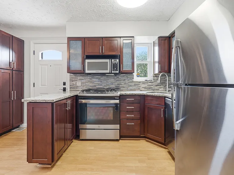 8330 Wexford Ave — Photo 25