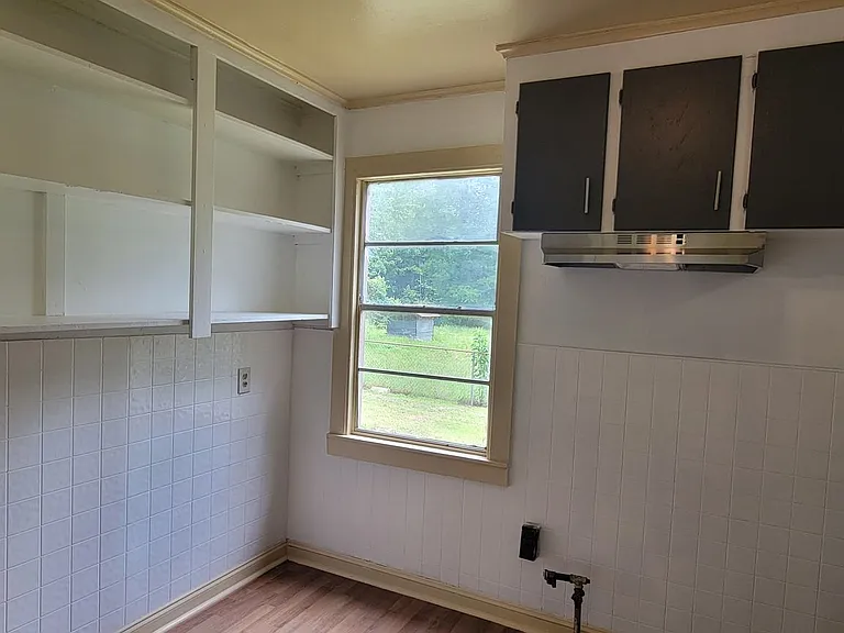 4129 Lamar Ave — Photo 7