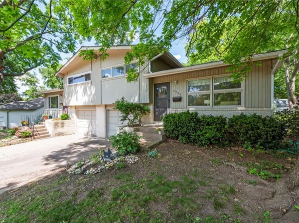 7923 Grandview St, Overland Park, KS 66204