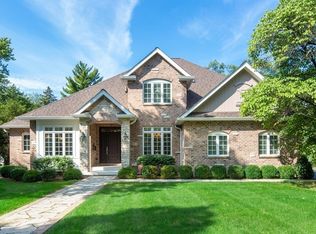 272 Coe Rd, Clarendon Hills, IL 60514