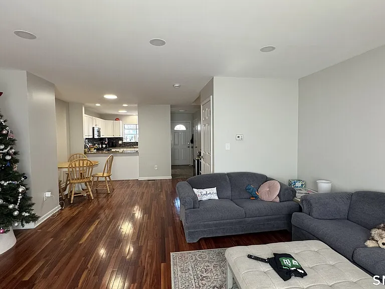 3409 Whitney Ave #6 — Photo 10