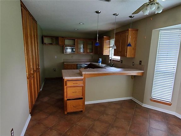3rd image of 6036 Cambridge Dr