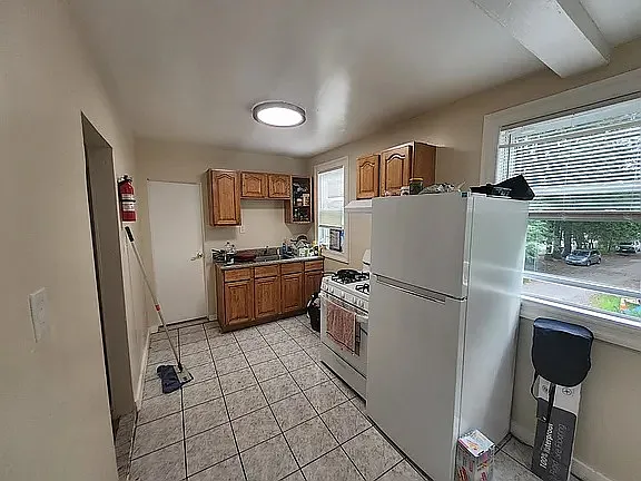 16 Hamilton Ave #4