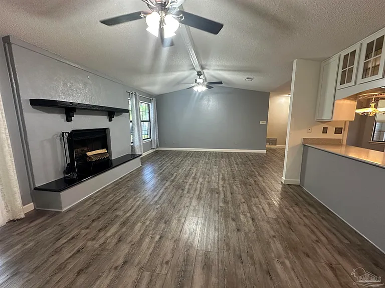 304 Arabian Dr — Photo 9