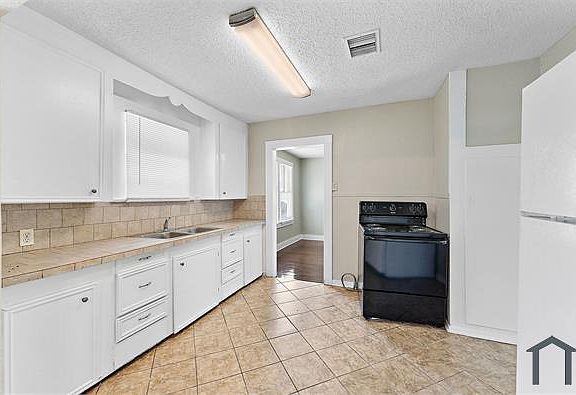 4th image of 1014 Roosevelt St