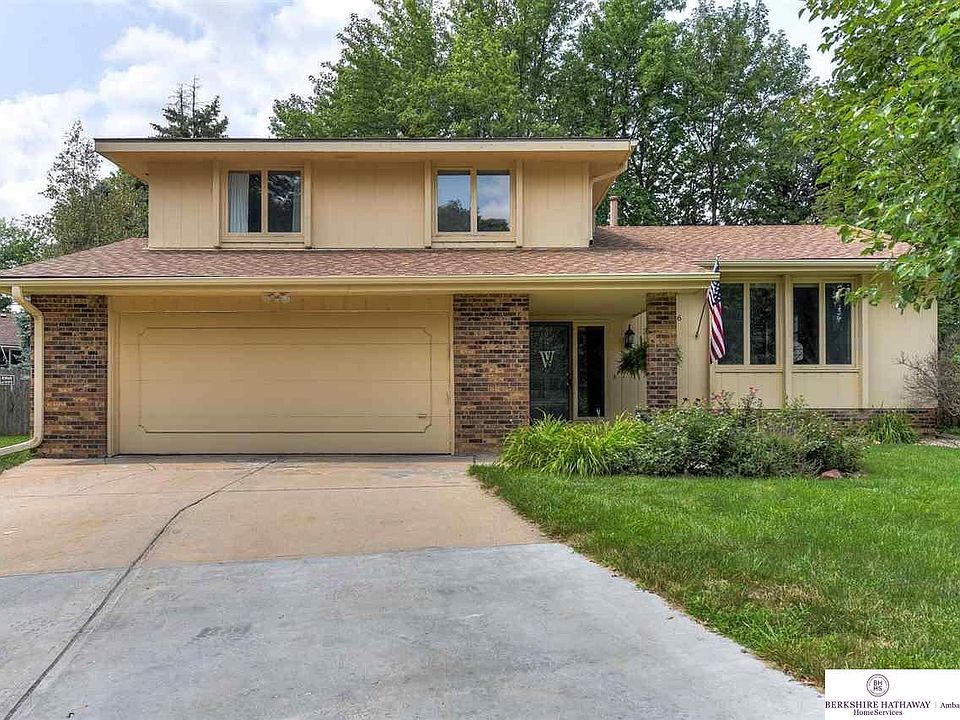 1st image of 306 N 155th Cir