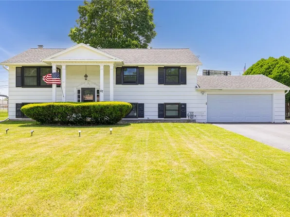 67 Heritage Cir, Rochester, NY 14615