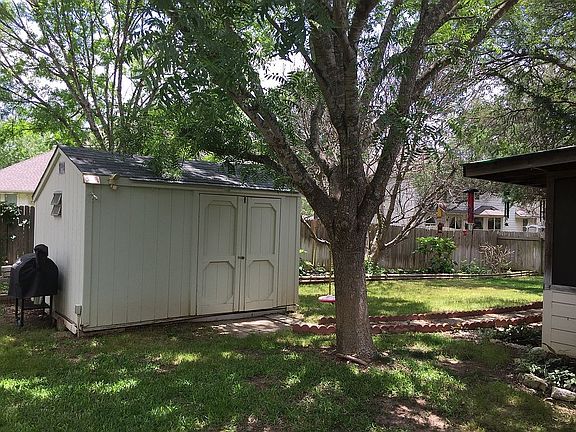 Shed with electricity