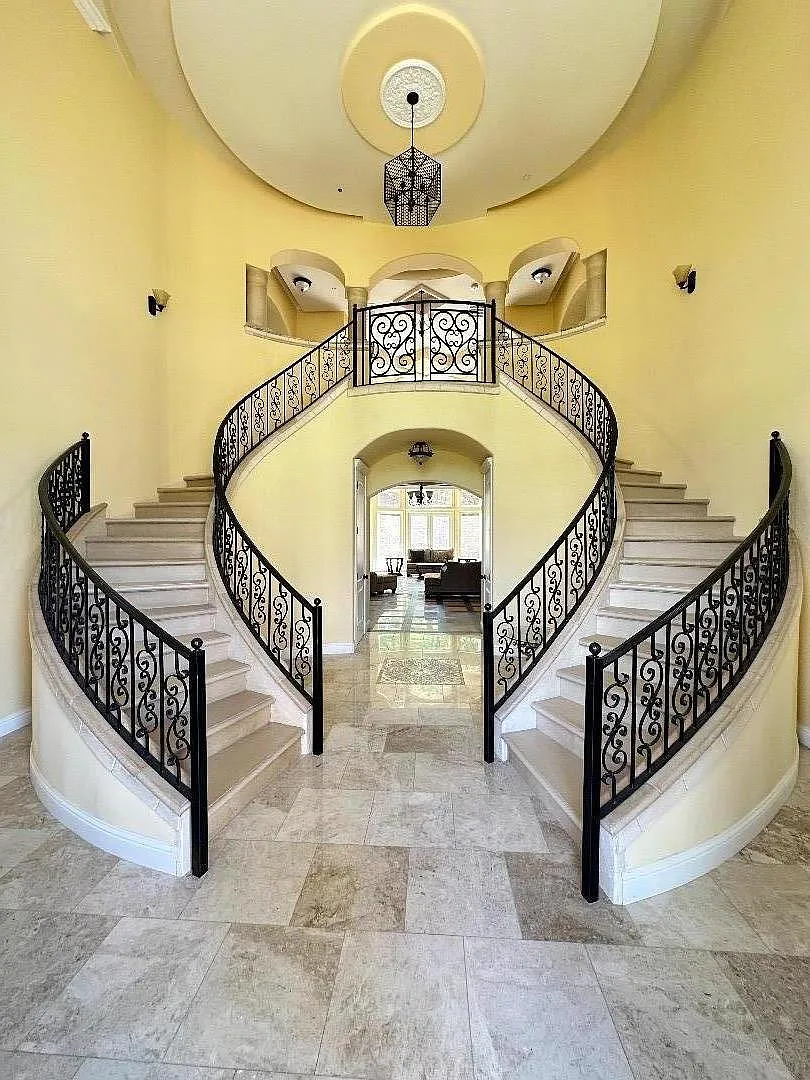 5 bed, 10030 sqft, $12,000 — Photo 2