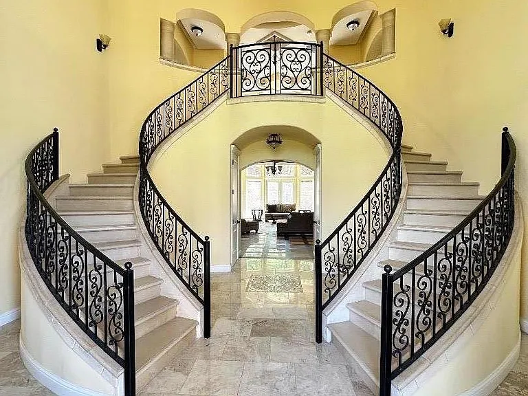 734 Bridle Ridge Ct — Photo 2