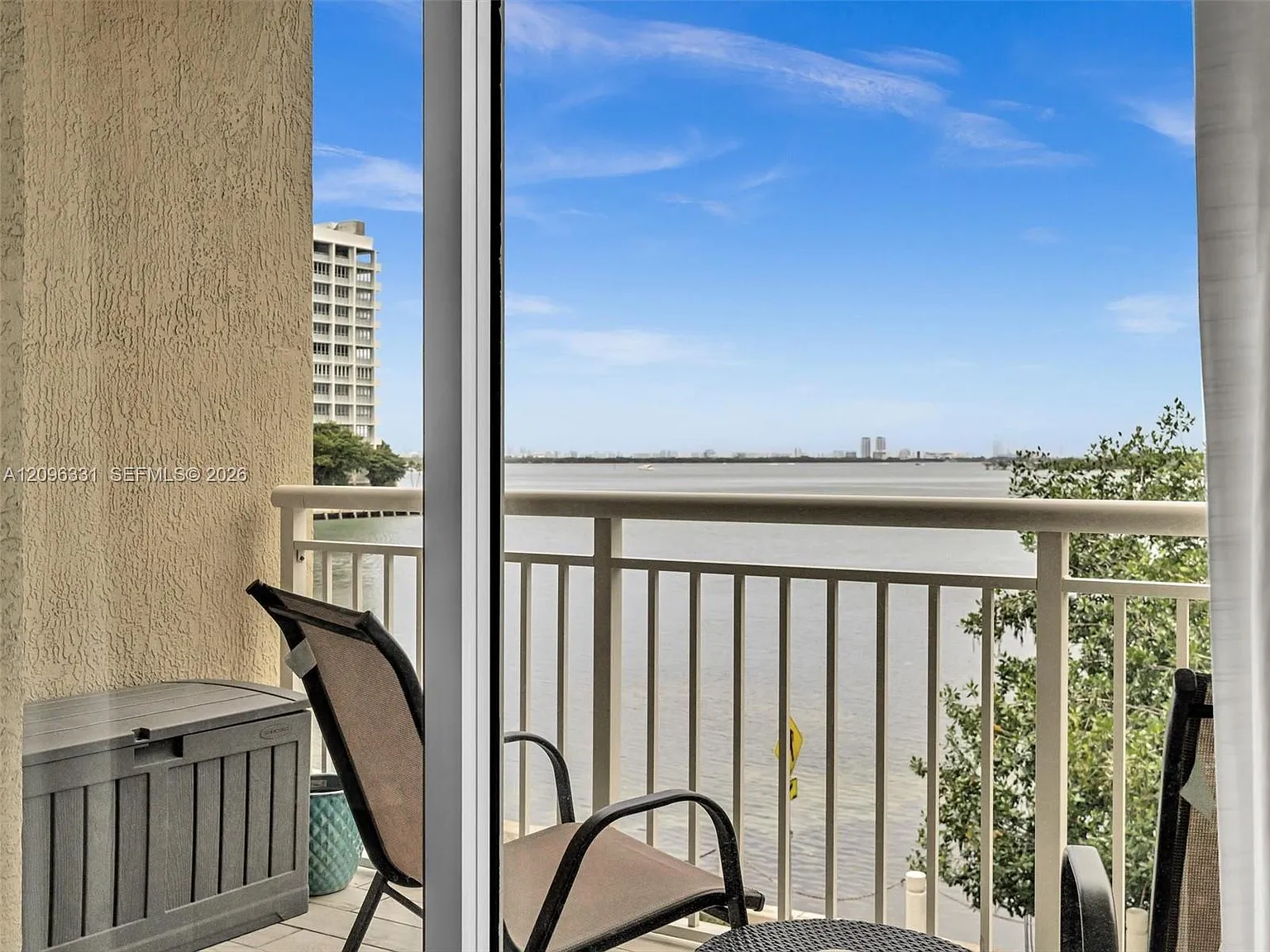 Cite Condo — Photo 1