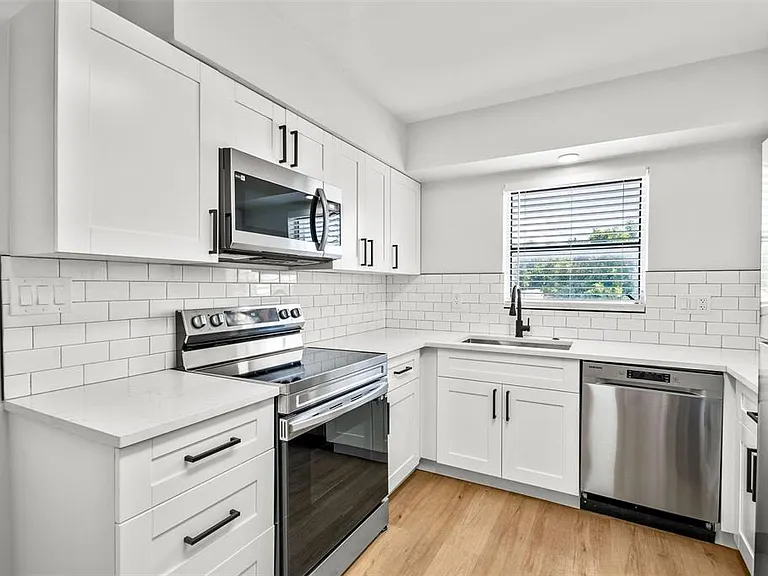 300 S Nimbus Ave #6 — Photo 1