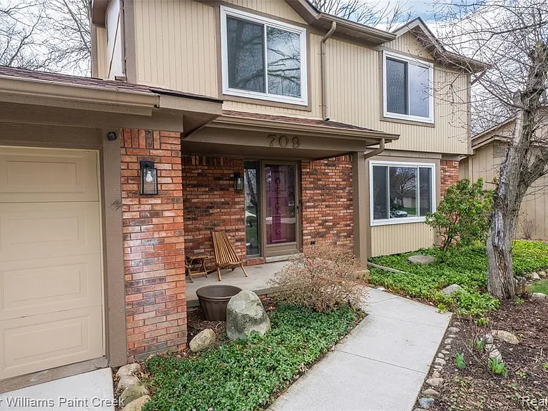 709 Denham Ln — Photo 2