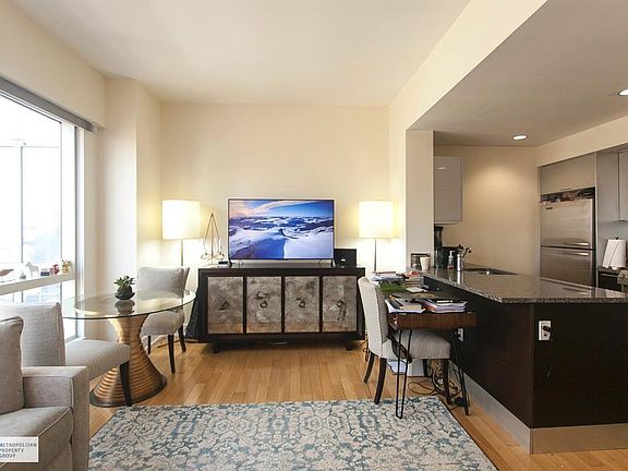 2nd image of 350 W 42nd Street 18m #18M